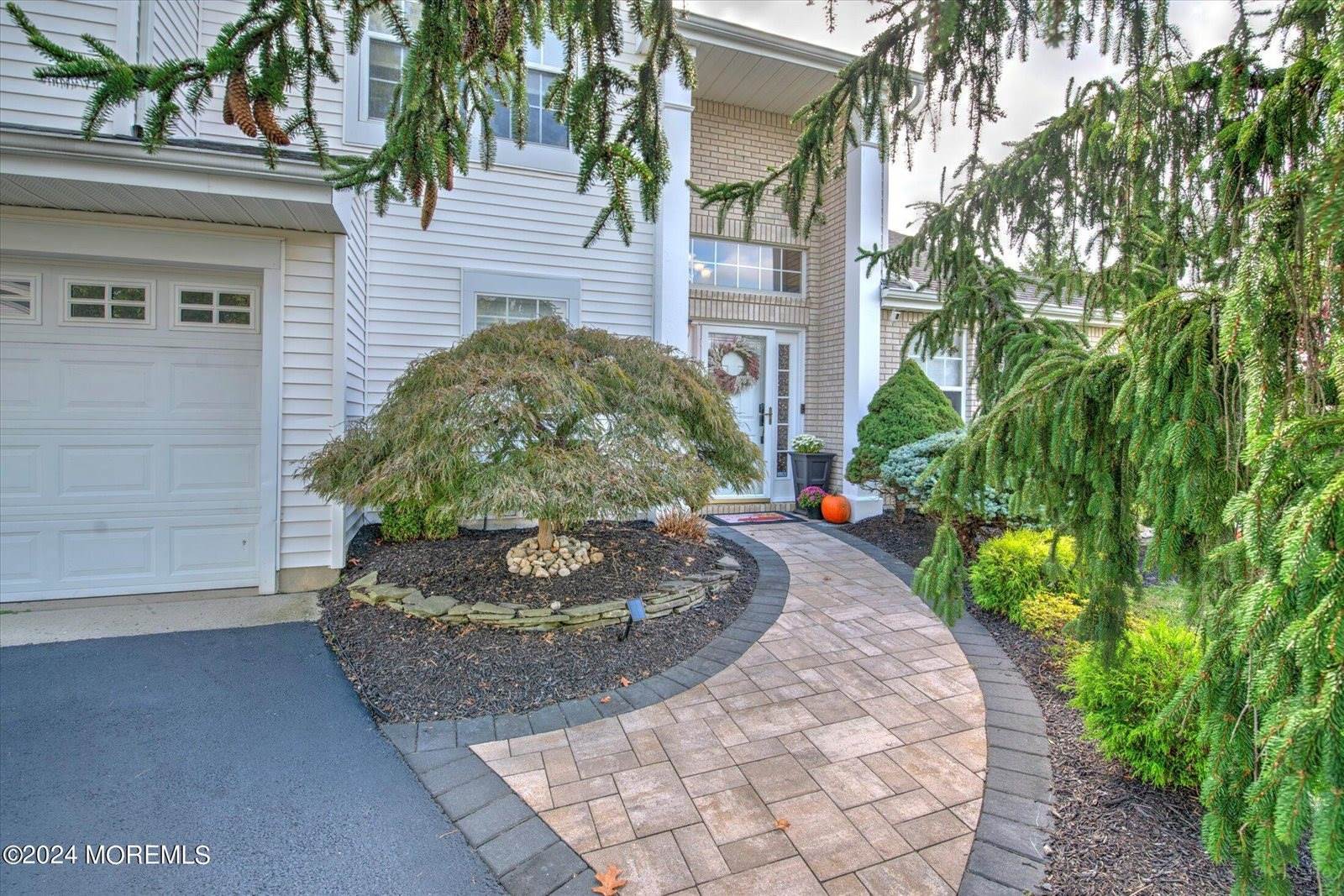 12 Woodmere Court, Old Bridge, NJ 08857