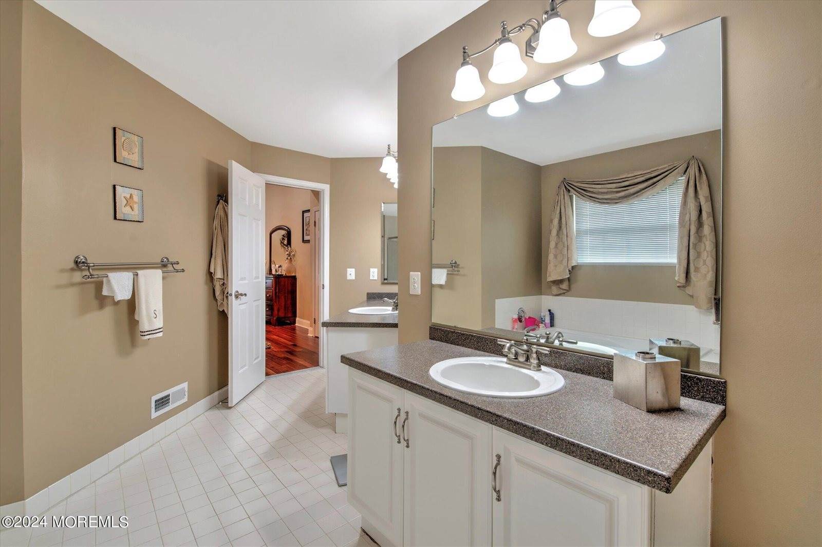 12 Woodmere Court, Old Bridge, NJ 08857