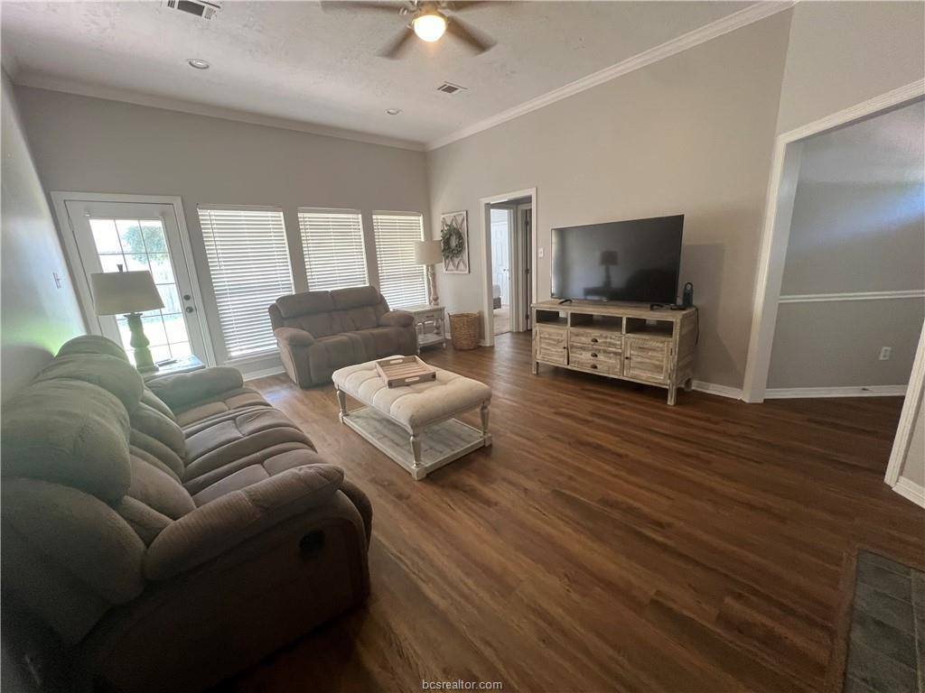 3742 Chantal Circle, College Station, TX 77845