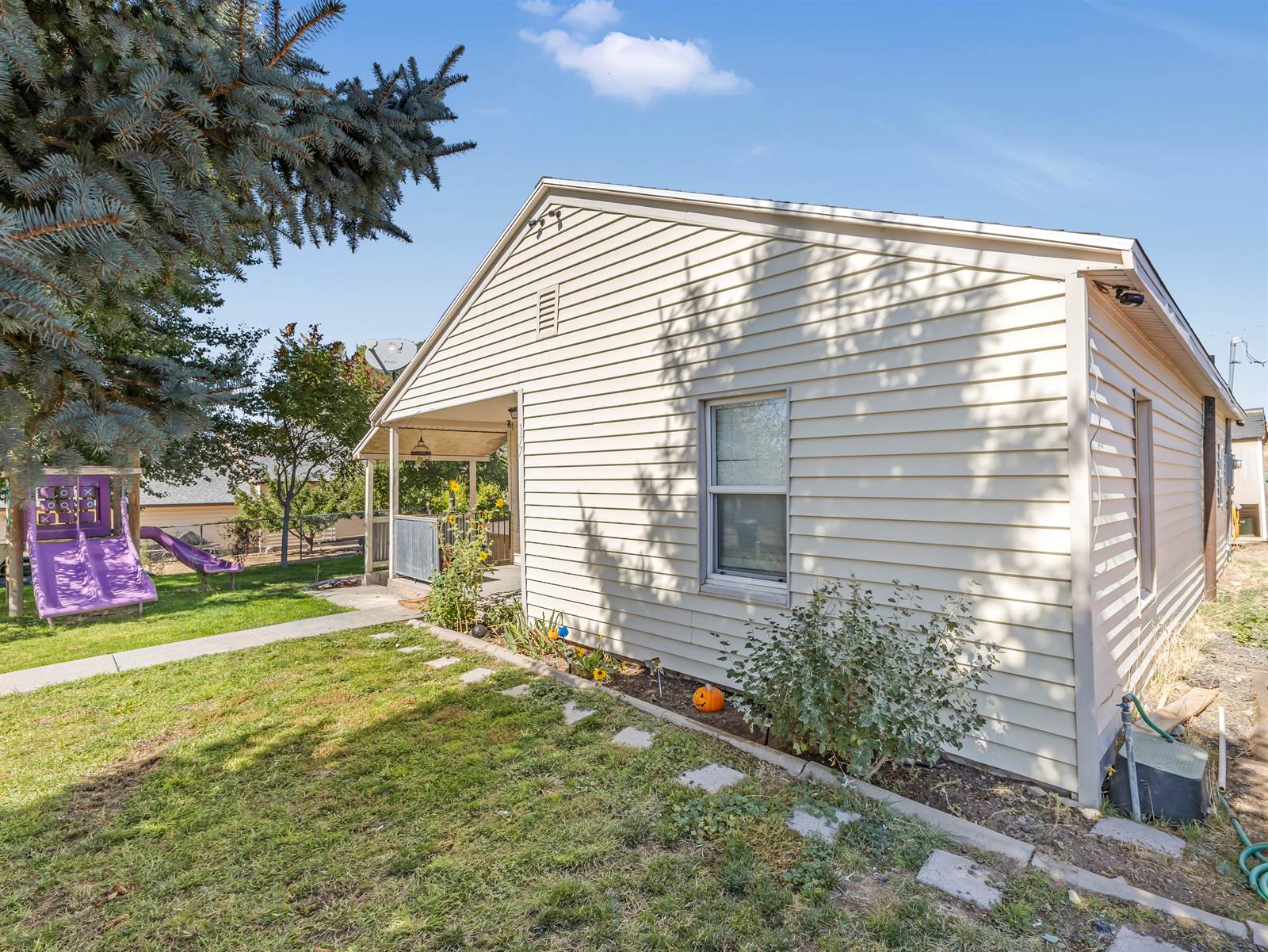 177 East Silver Ave, Stockton, UT 84071