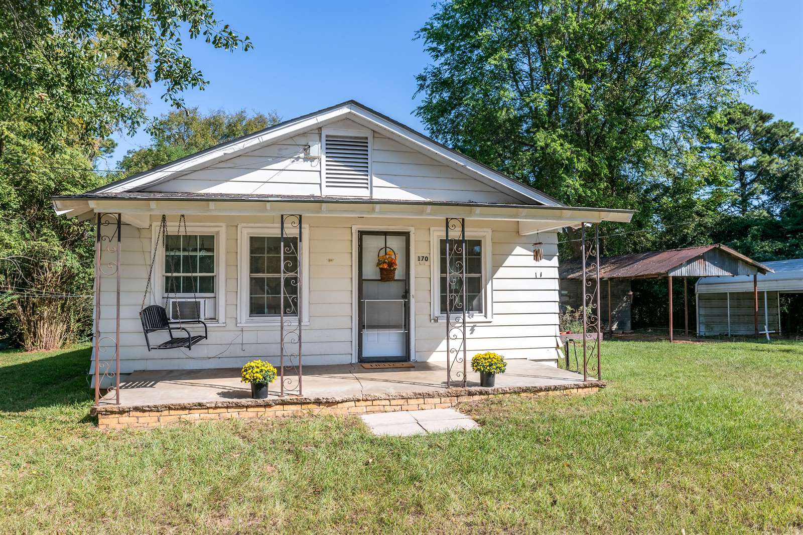 170 W Holt St, New London, TX 75682