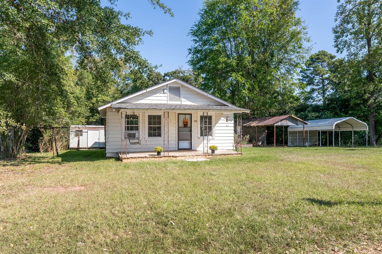 170 W Holt St, New London, TX 75682