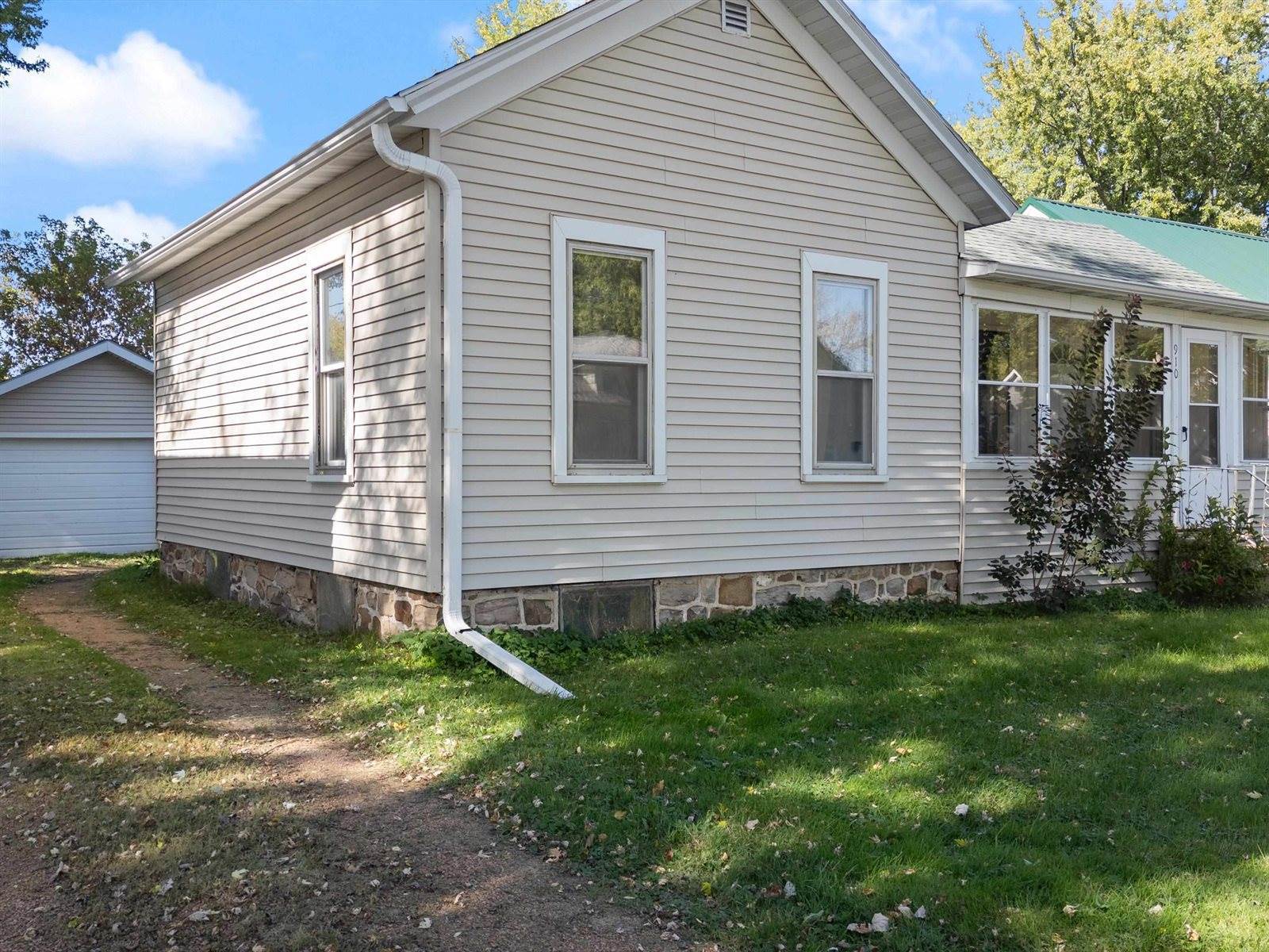 910 S Maple Avenue, Marshfield, WI 54449