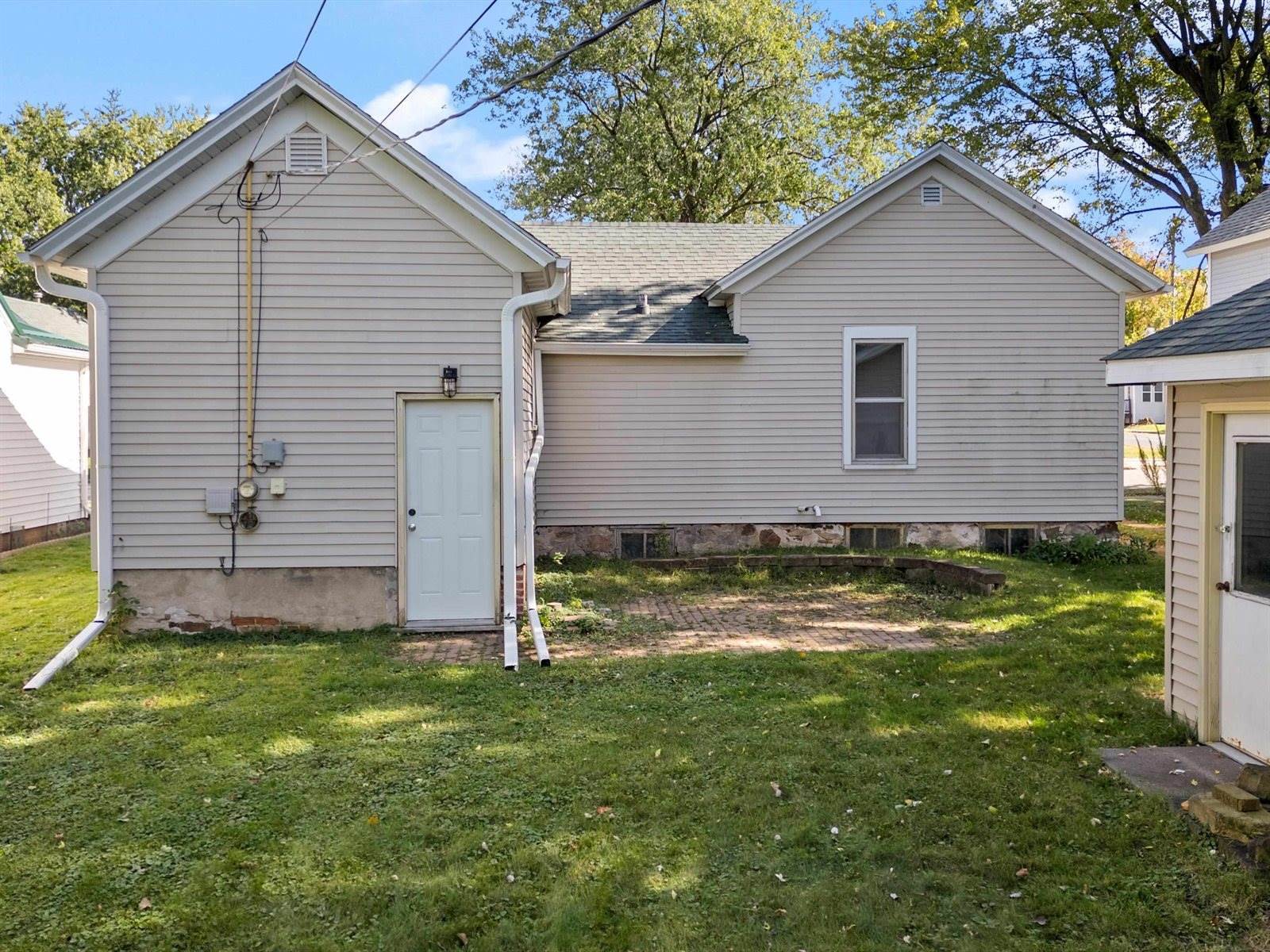 910 S Maple Avenue, Marshfield, WI 54449