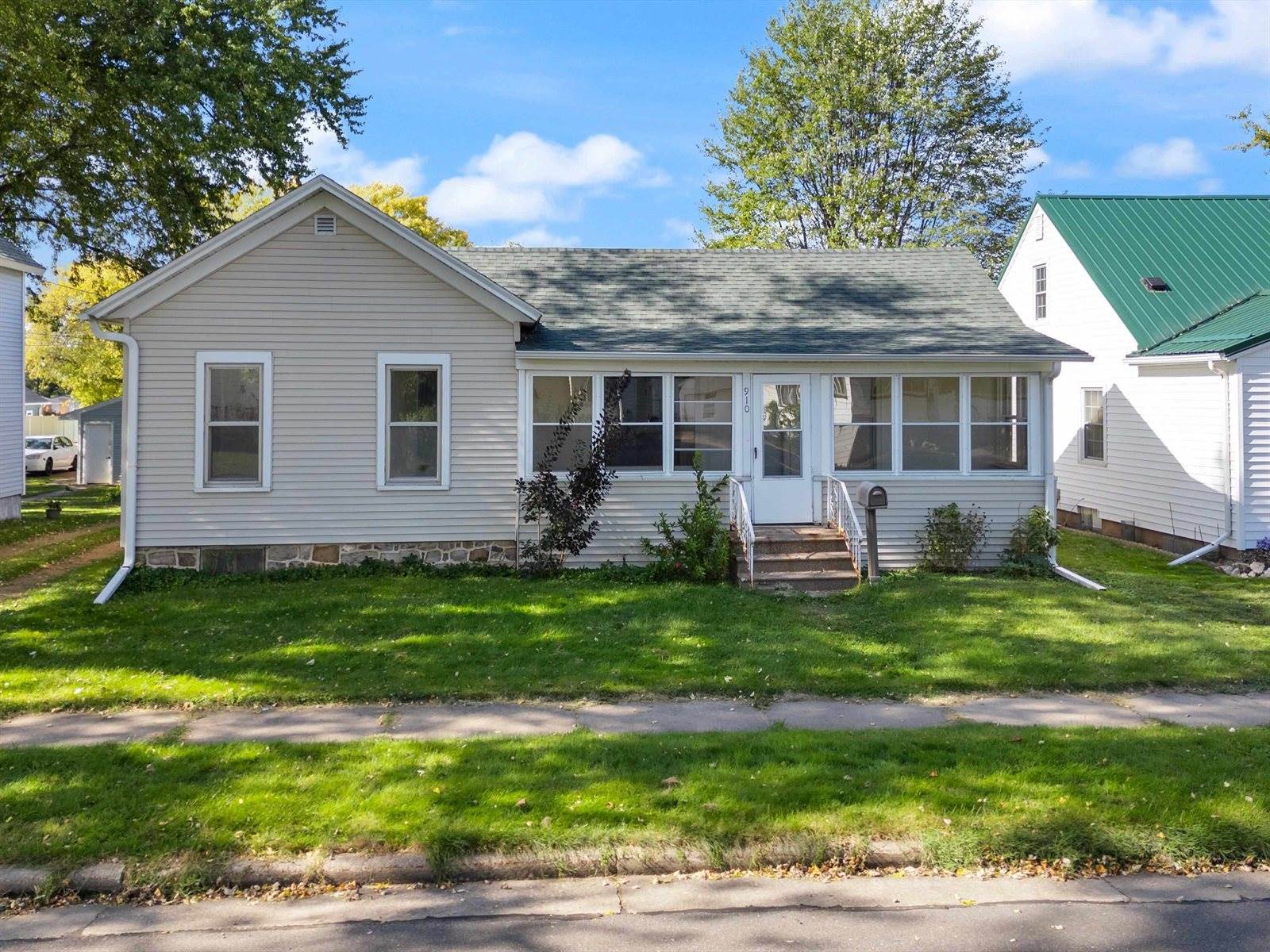 910 S Maple Avenue, Marshfield, WI 54449