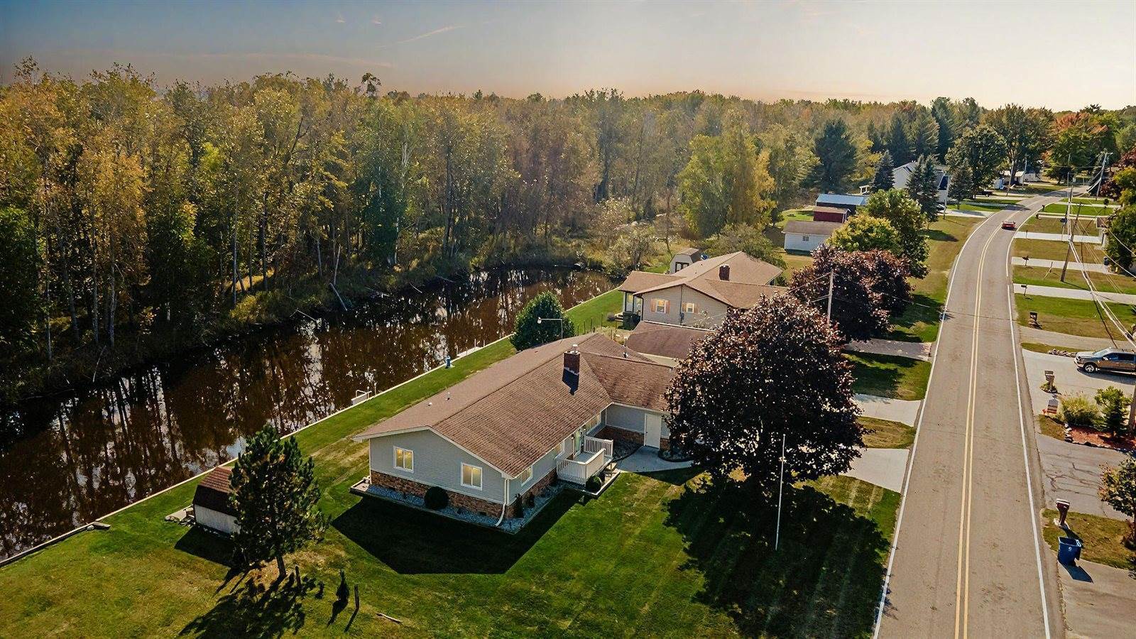 2230 Long Point Drive, Houghton Lake, MI 48629