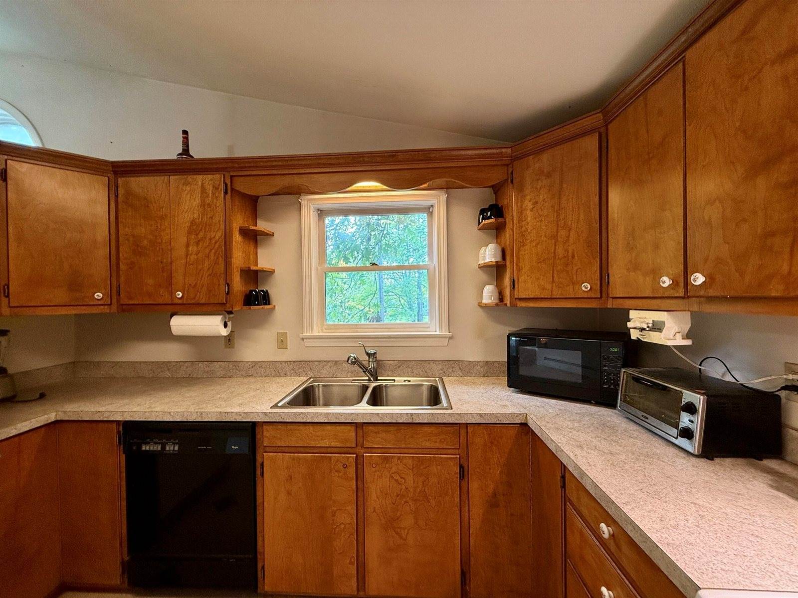 72 Meadowbrook Lane, Hudson, ME 04449