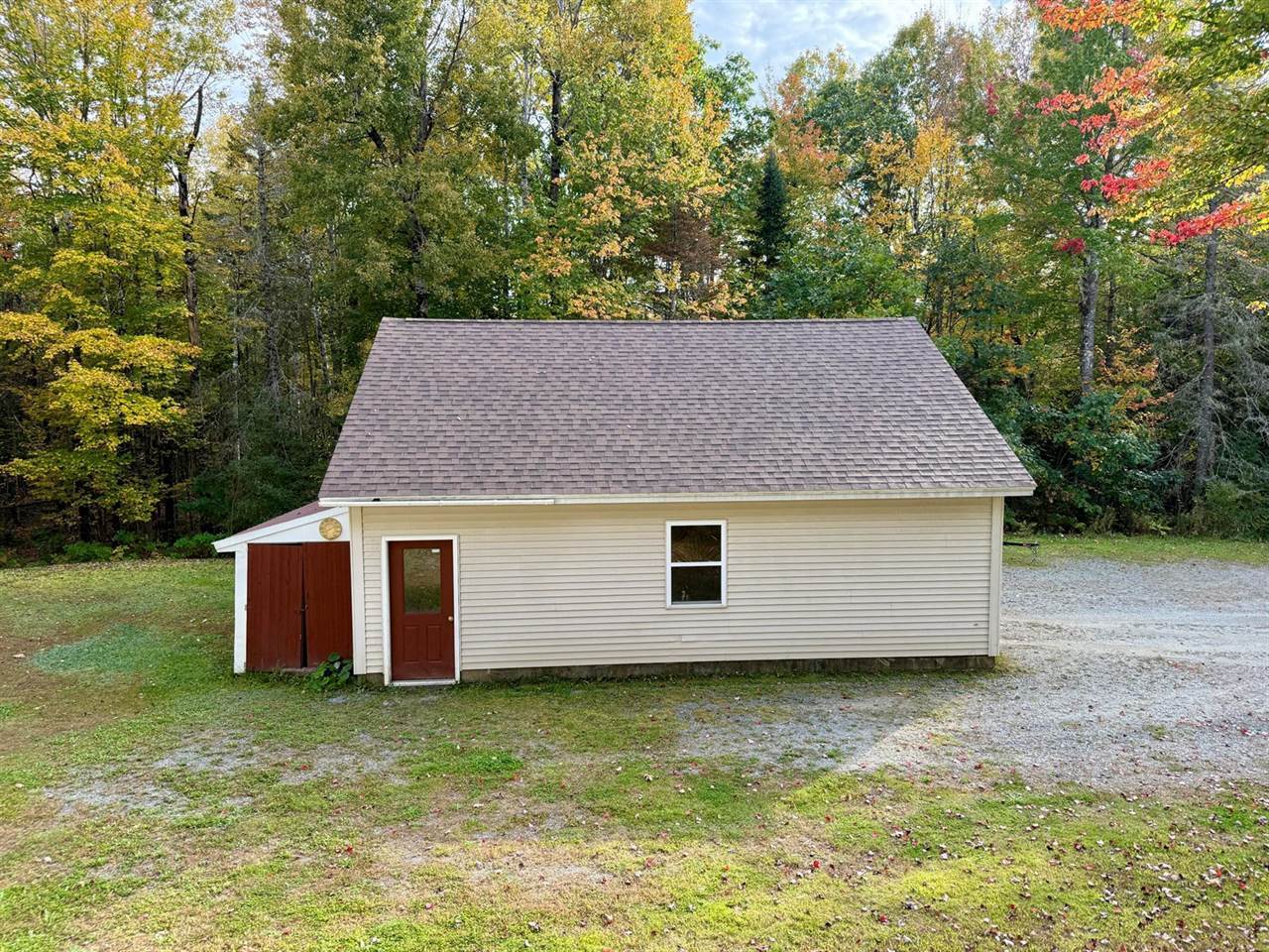 72 Meadowbrook Lane, Hudson, ME 04449