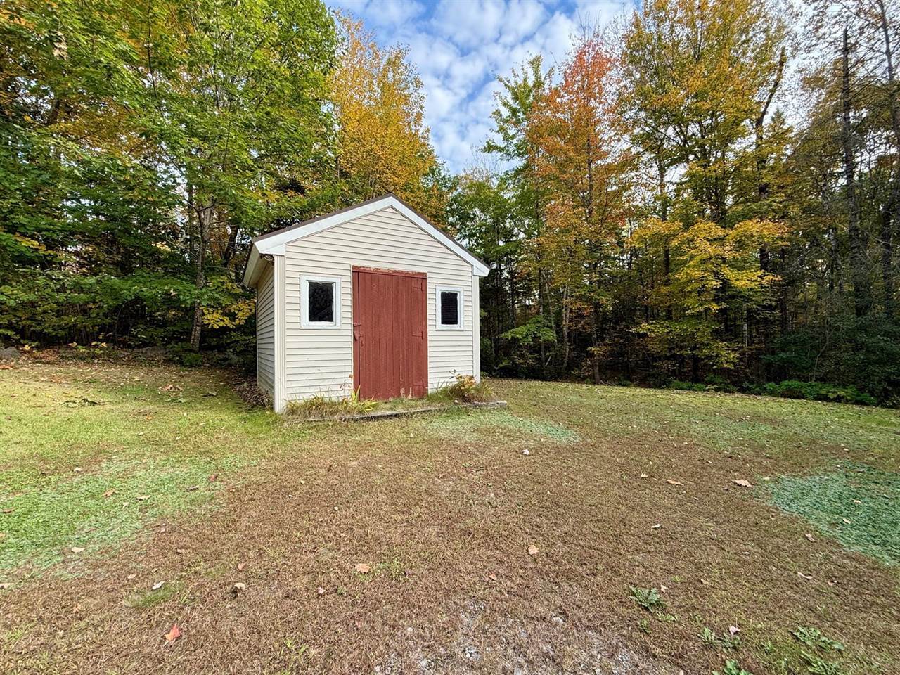 72 Meadowbrook Lane, Hudson, ME 04449