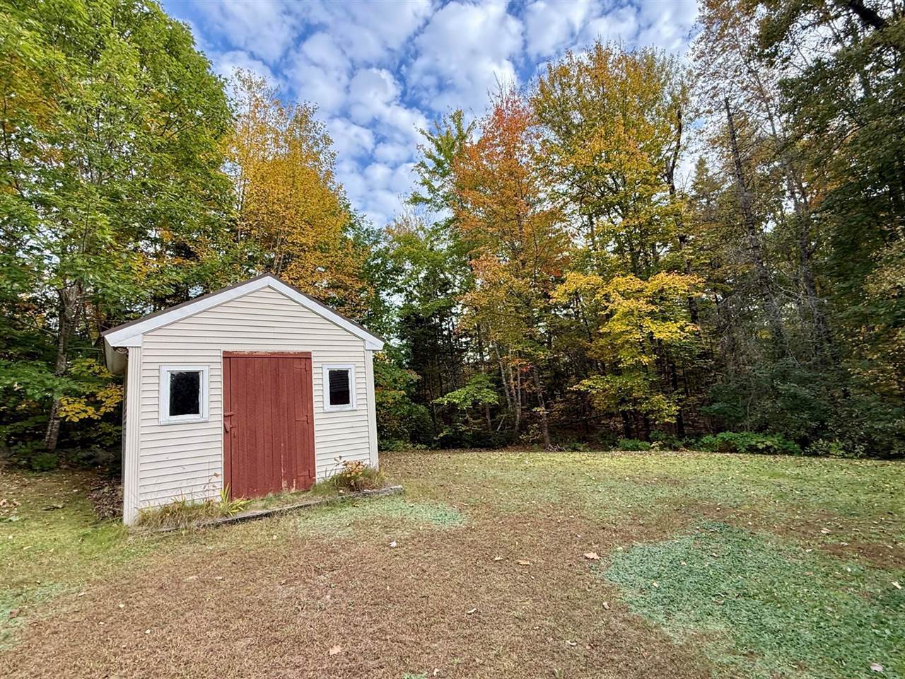 72 Meadowbrook Lane, Hudson, ME 04449