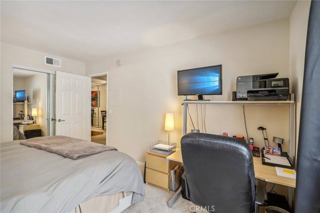 5530 Owensmouth Avenue, Woodland Hills, CA 91367