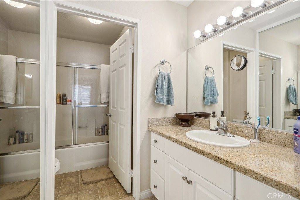 5530 Owensmouth Avenue, Woodland Hills, CA 91367