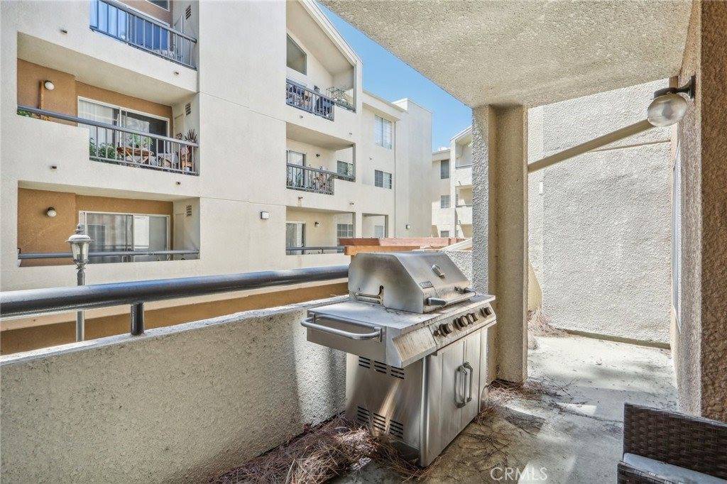 5530 Owensmouth Avenue, Woodland Hills, CA 91367