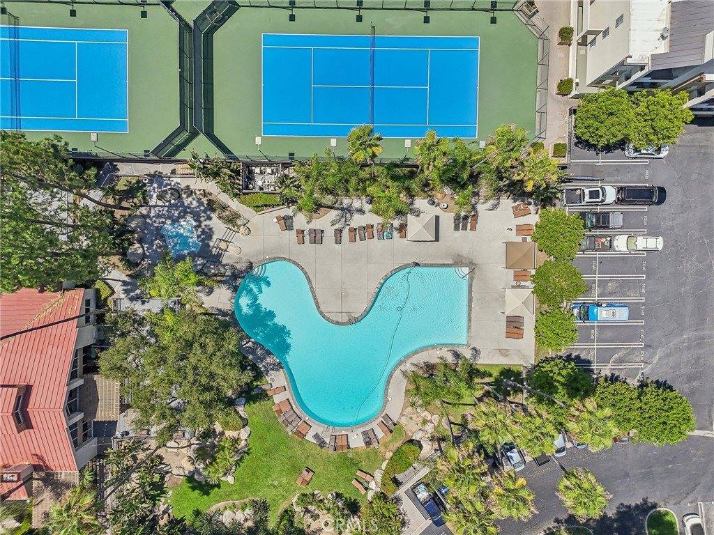 5530 Owensmouth Avenue, Woodland Hills, CA 91367