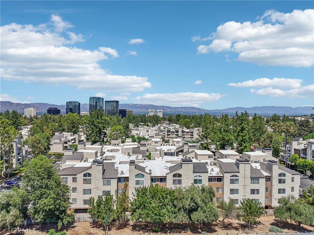 5530 Owensmouth Avenue, Woodland Hills, CA 91367