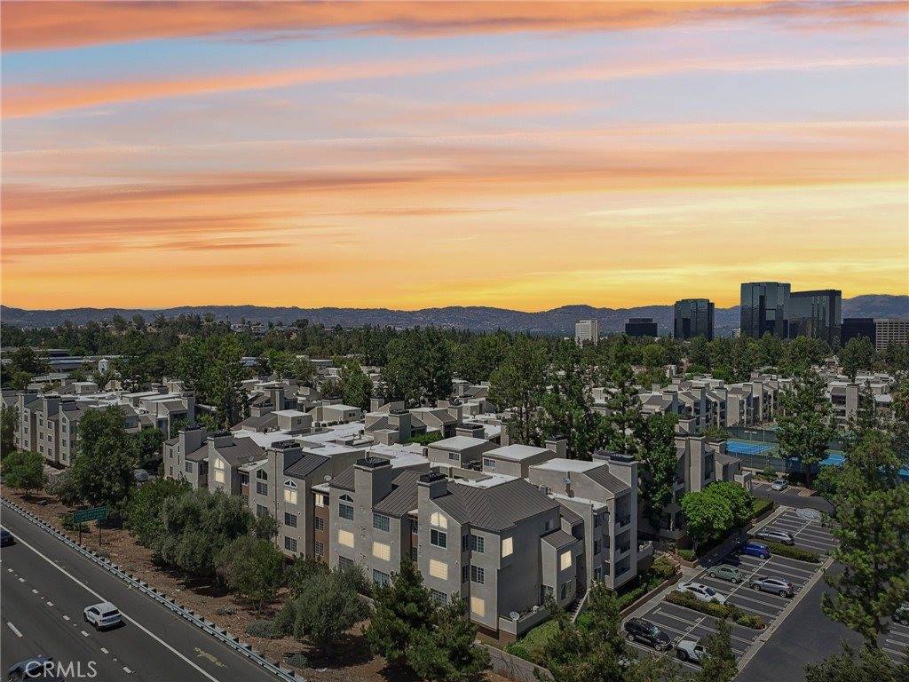 5530 Owensmouth Avenue, Woodland Hills, CA 91367