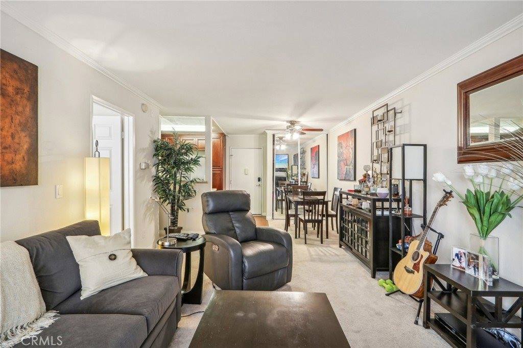 5530 Owensmouth Avenue, Woodland Hills, CA 91367