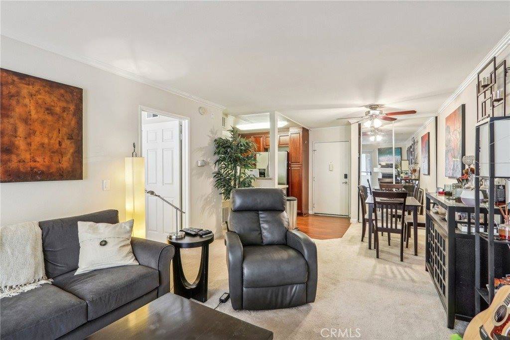 5530 Owensmouth Avenue, Woodland Hills, CA 91367