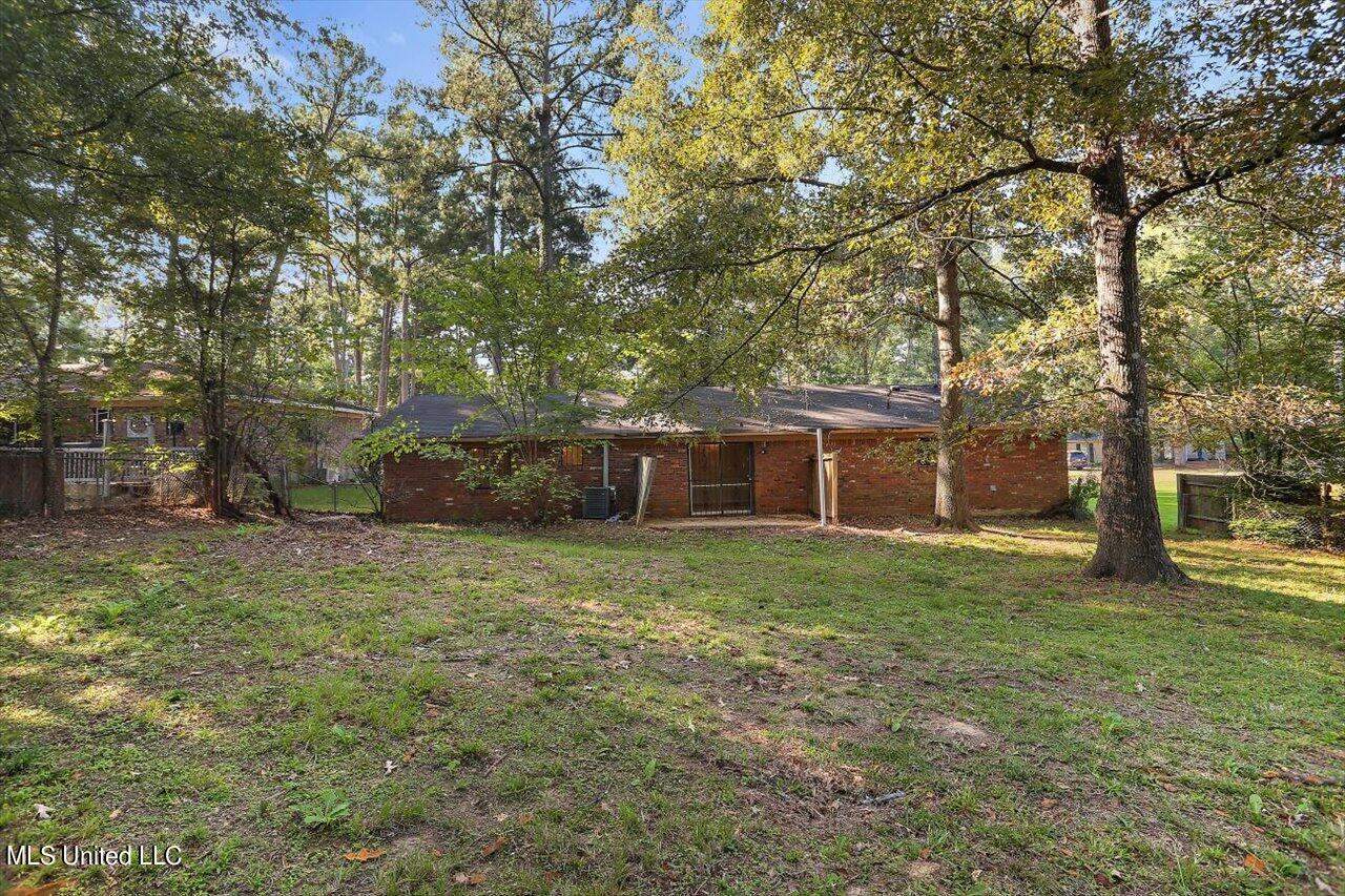 338 Lake Of Pines Drive, Jackson, MS 39206