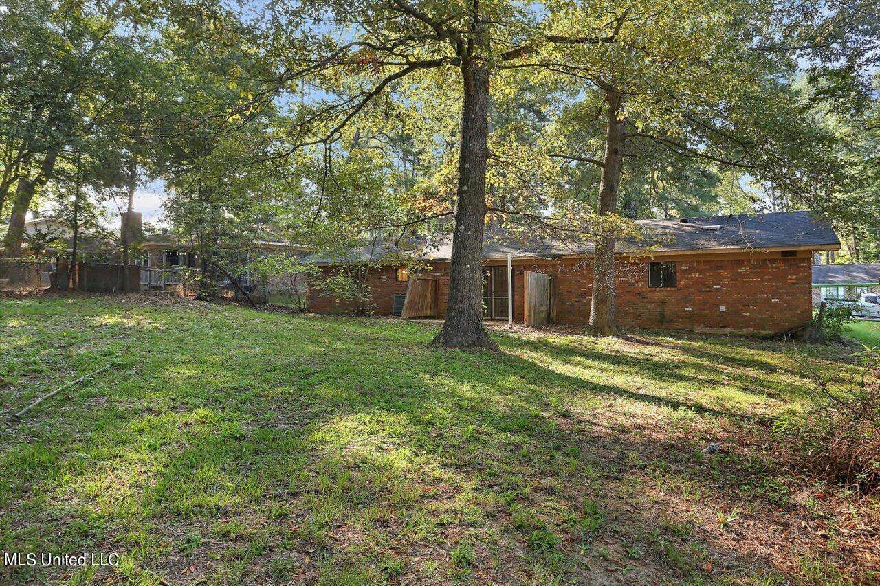 338 Lake Of Pines Drive, Jackson, MS 39206