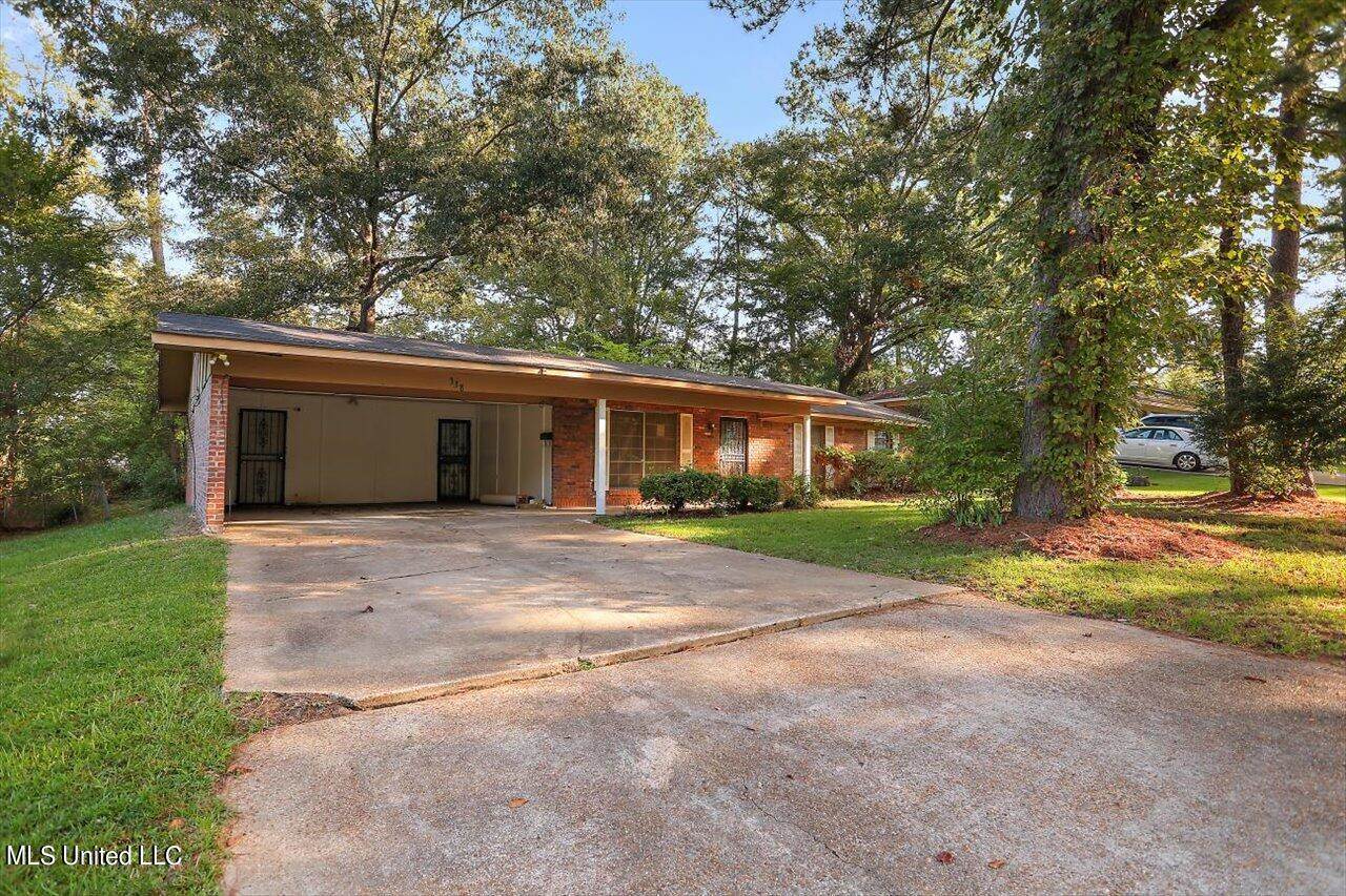 338 Lake Of Pines Drive, Jackson, MS 39206