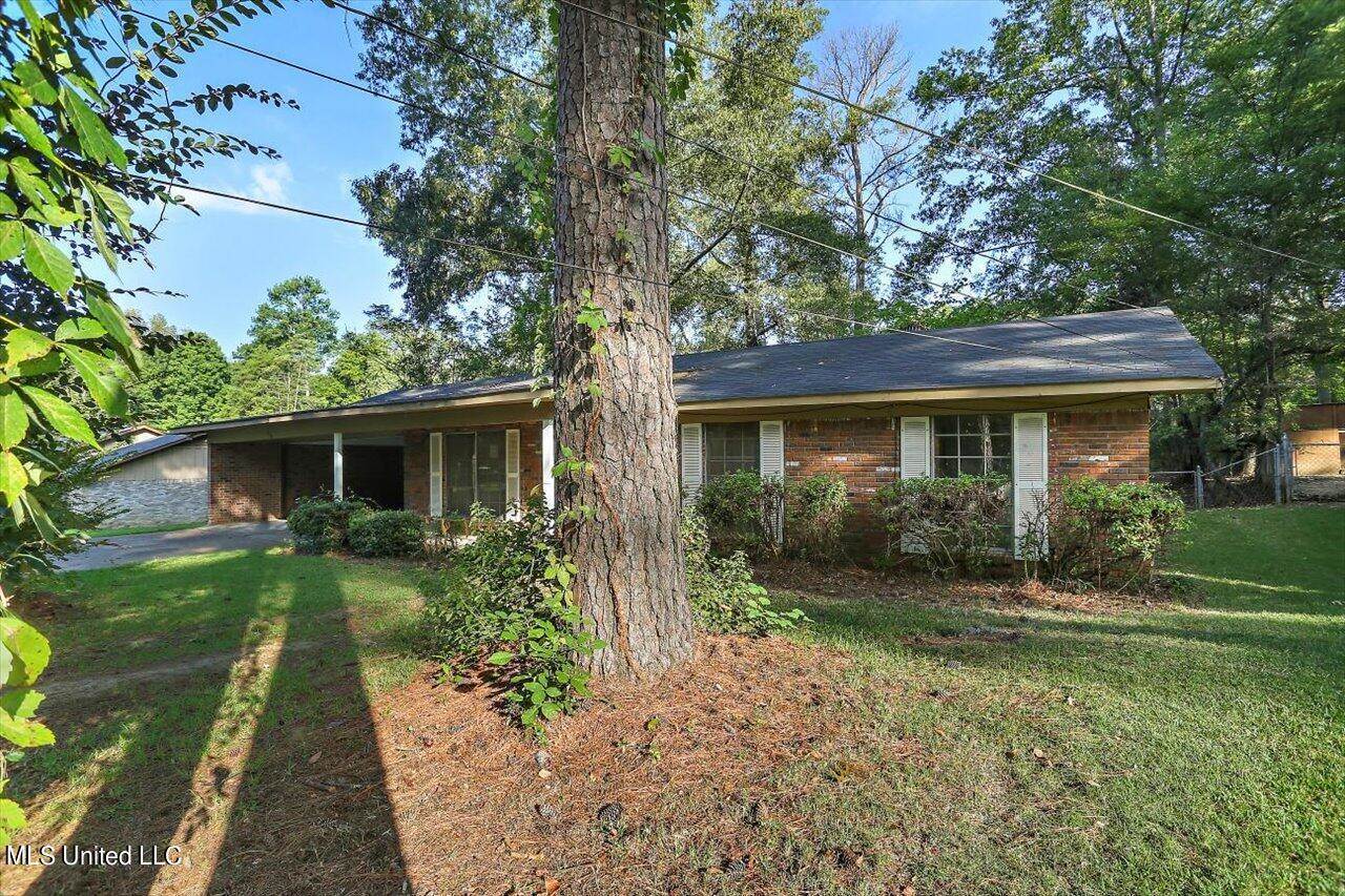 338 Lake Of Pines Drive, Jackson, MS 39206