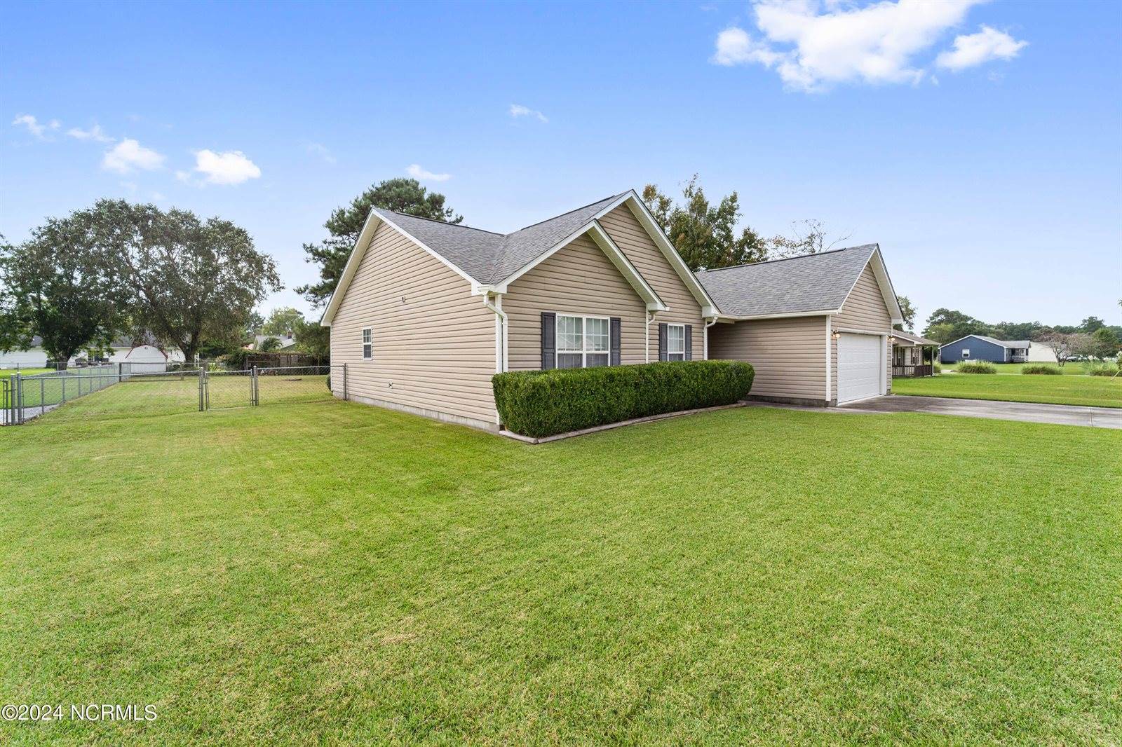 111 Fodder Drive, Hubert, NC 28539