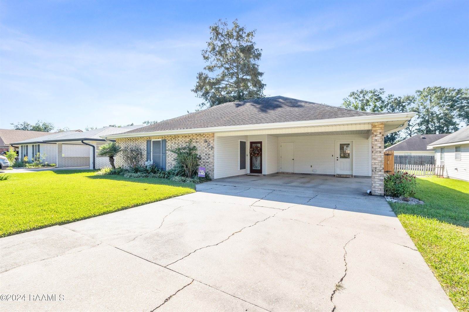 307 Triple Crown Circle, Carencro, LA 70520