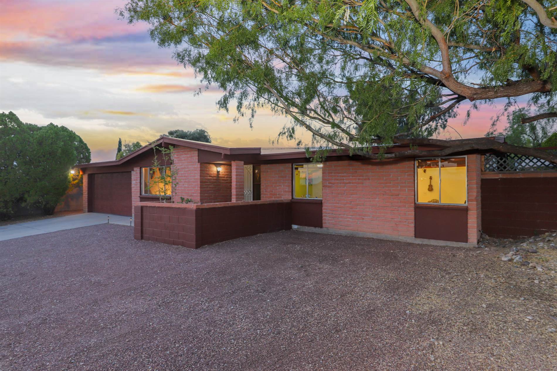 9789 E Burnett St, Tucson, AZ 85730