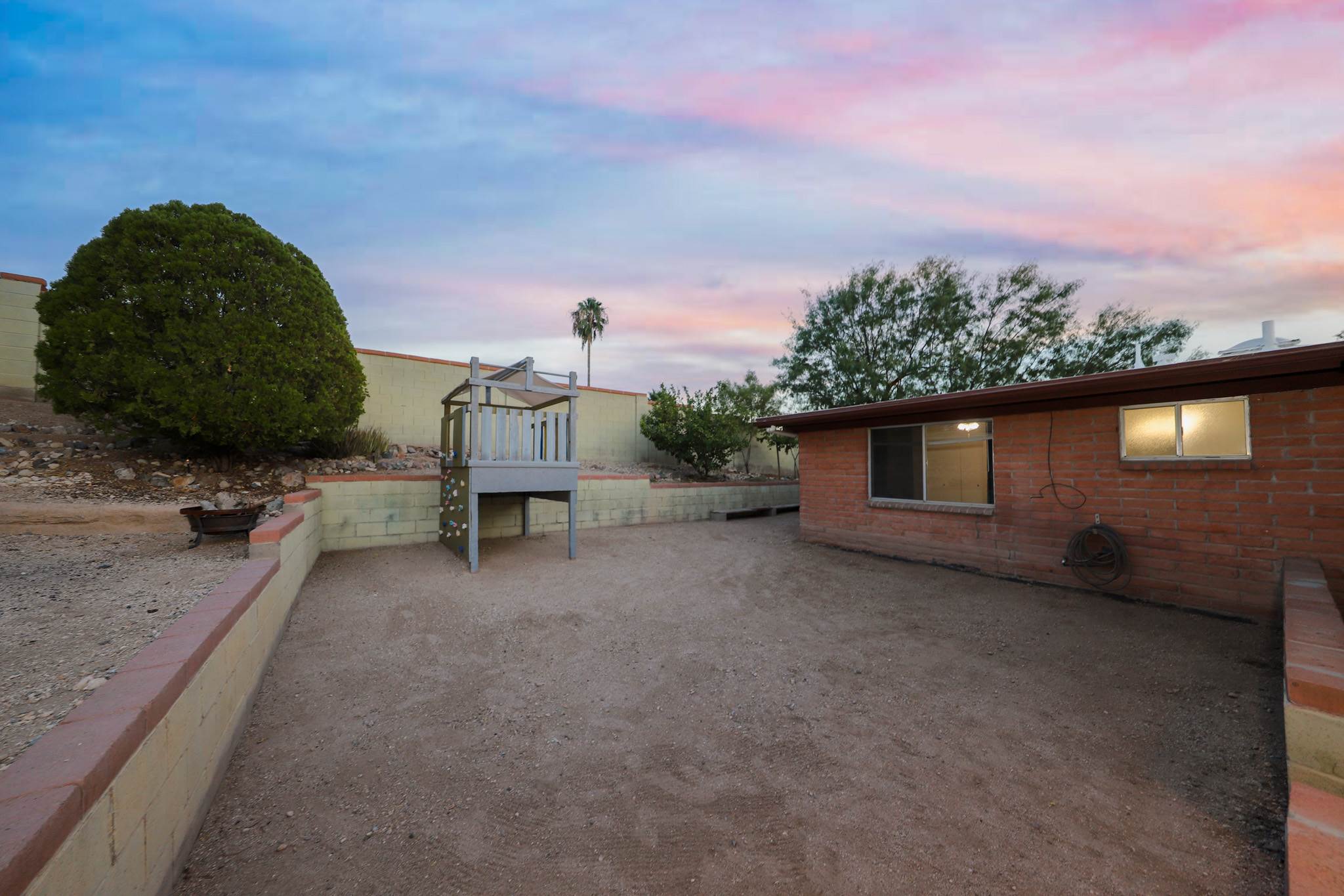 9789 E Burnett St, Tucson, AZ 85730