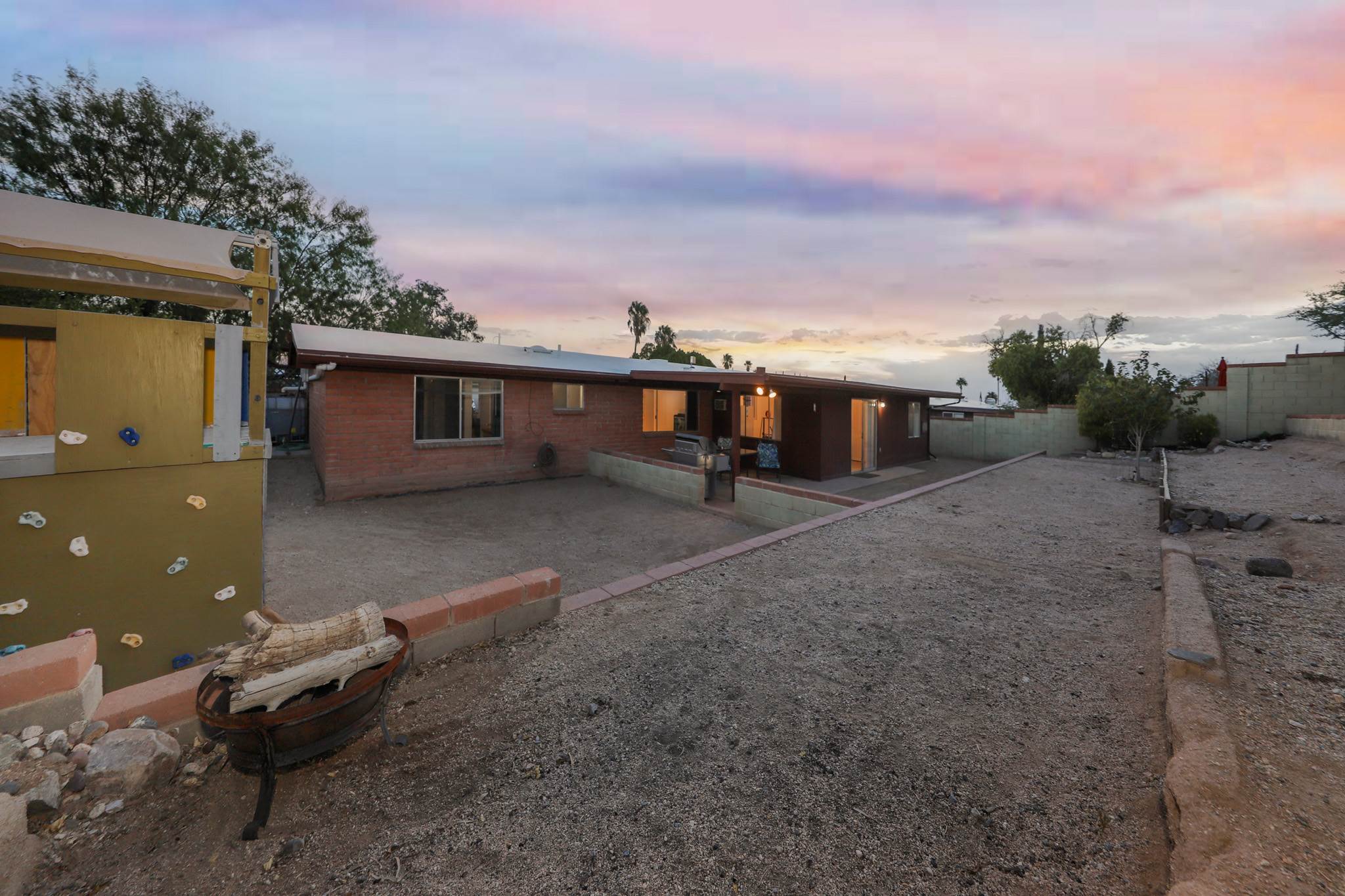 9789 E Burnett St, Tucson, AZ 85730