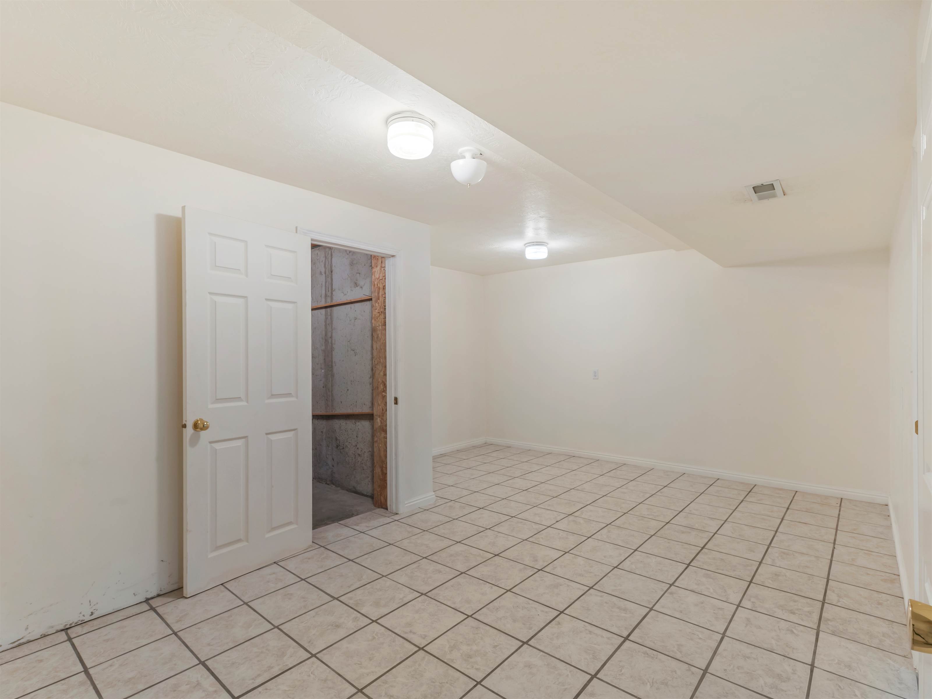 1165 West Johnson Ridge Ln, West Jordan, UT 84084