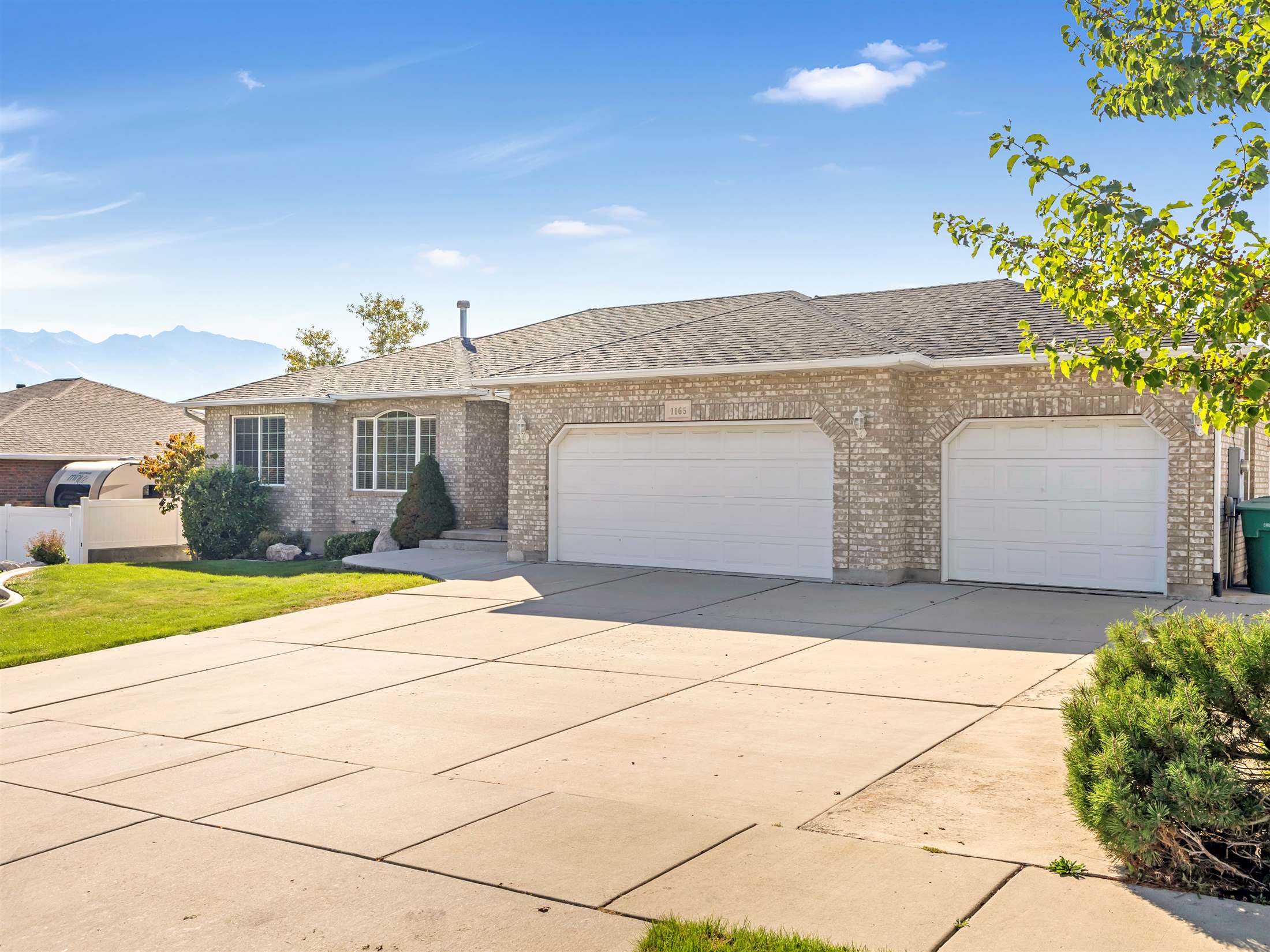 1165 West Johnson Ridge Ln, West Jordan, UT 84084