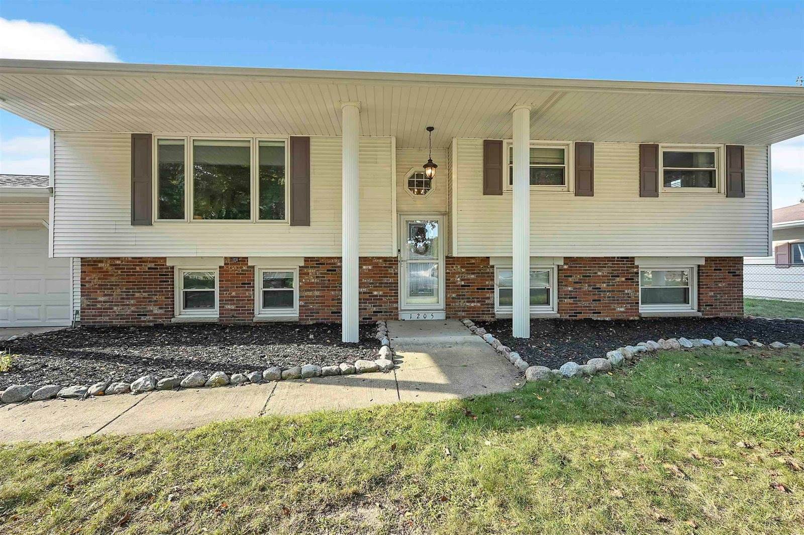 1205 Canterbury Road, Green Bay, WI 54304