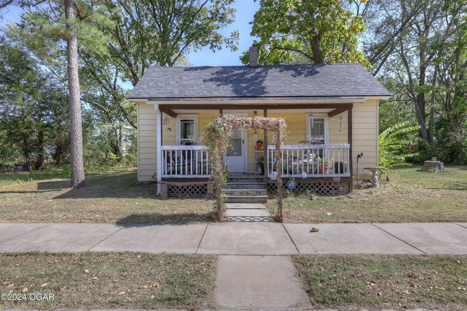 1015 South Jackson Avenue, Joplin, MO 64801