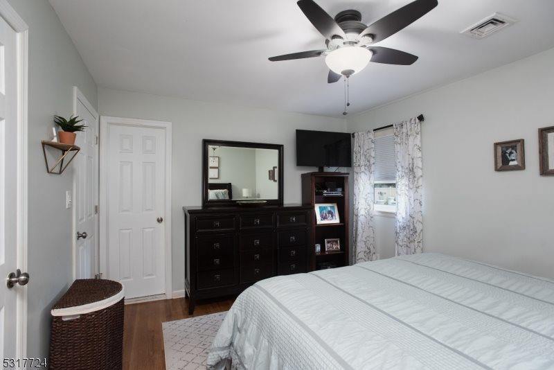 2 Linda Ln, Green Brook Township, NJ 08812