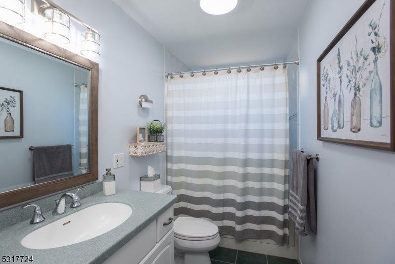 2 Linda Ln, Green Brook Township, NJ 08812