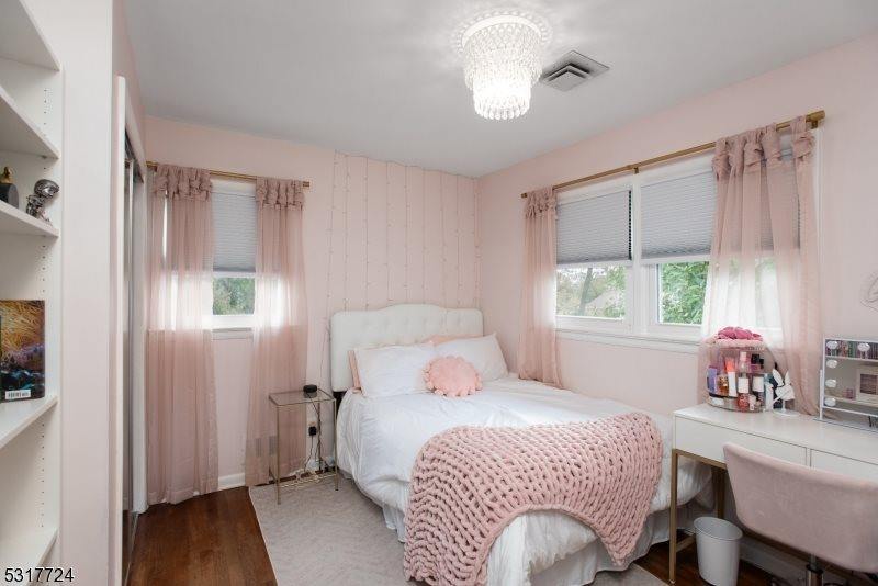 2 Linda Ln, Green Brook Township, NJ 08812