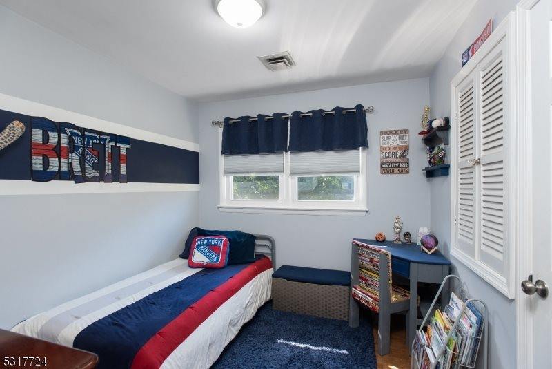 2 Linda Ln, Green Brook Township, NJ 08812