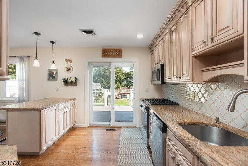 2 Linda Ln, Green Brook Township, NJ 08812