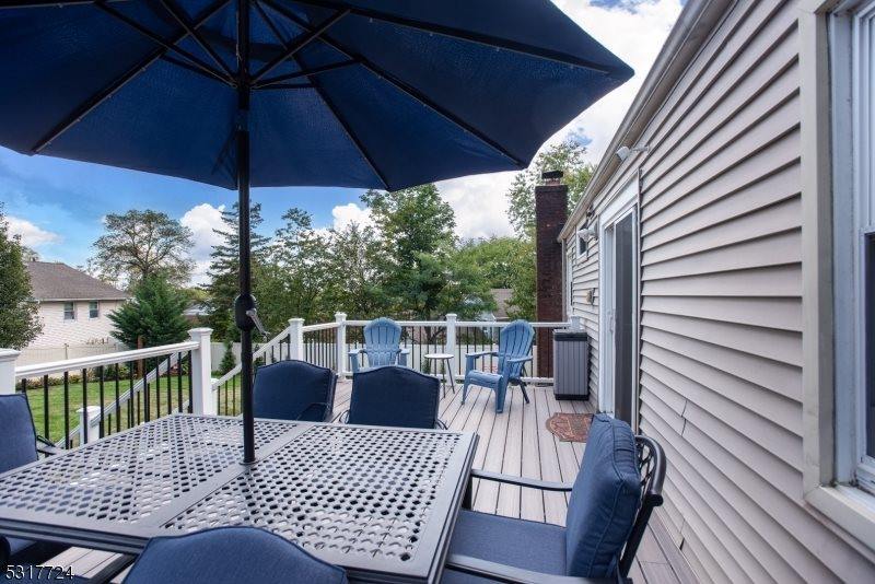 2 Linda Ln, Green Brook Township, NJ 08812