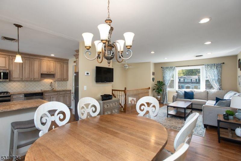 2 Linda Ln, Green Brook Township, NJ 08812