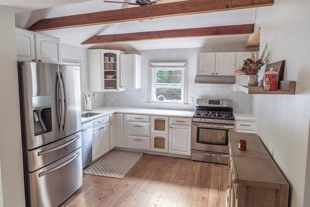 5 Lambert Ave, Weymouth, MA 02189