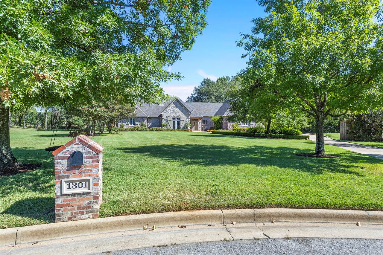 1301 Hermitage Ct, Tyler, TX 75703