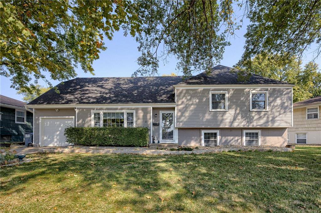 213 SW Rogers Drive, Lee's Summit, MO 64081