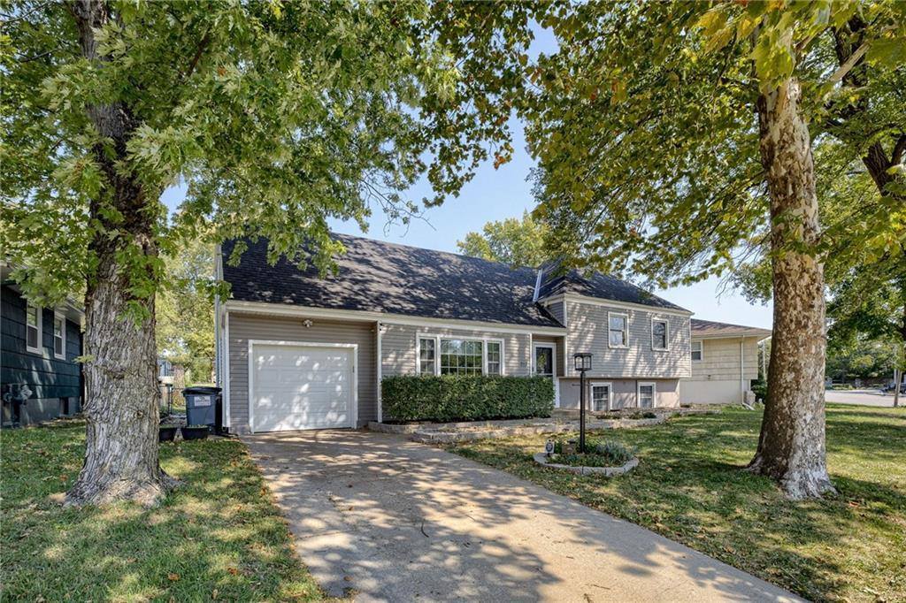 213 SW Rogers Drive, Lee's Summit, MO 64081