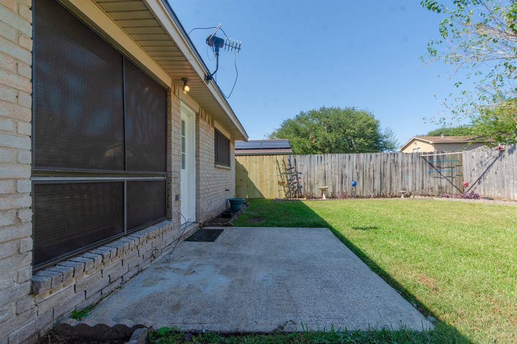 9809 Sparrow Street, La Porte, TX 77571