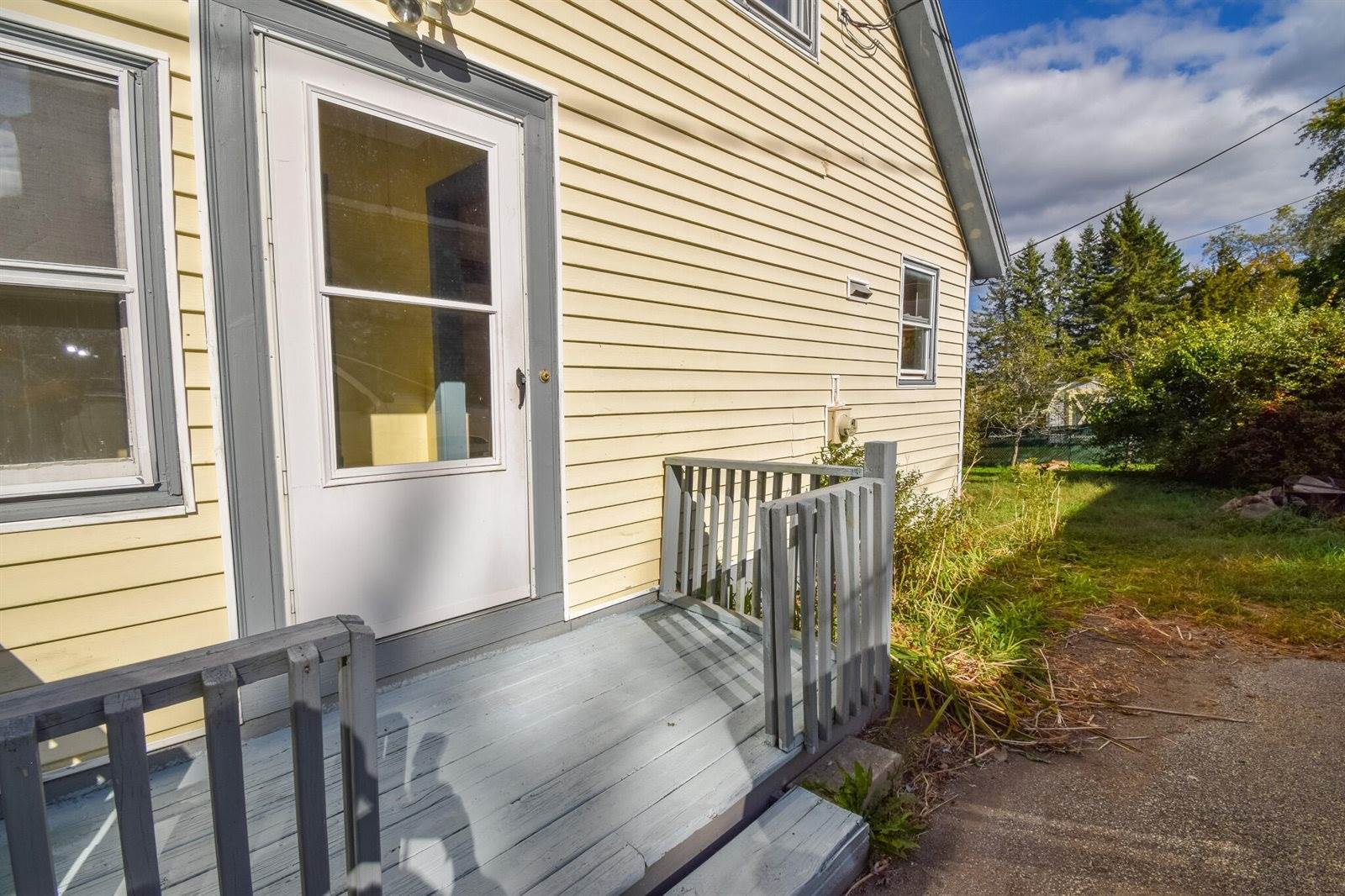 22 Maple Street, Verona Island, ME 04416