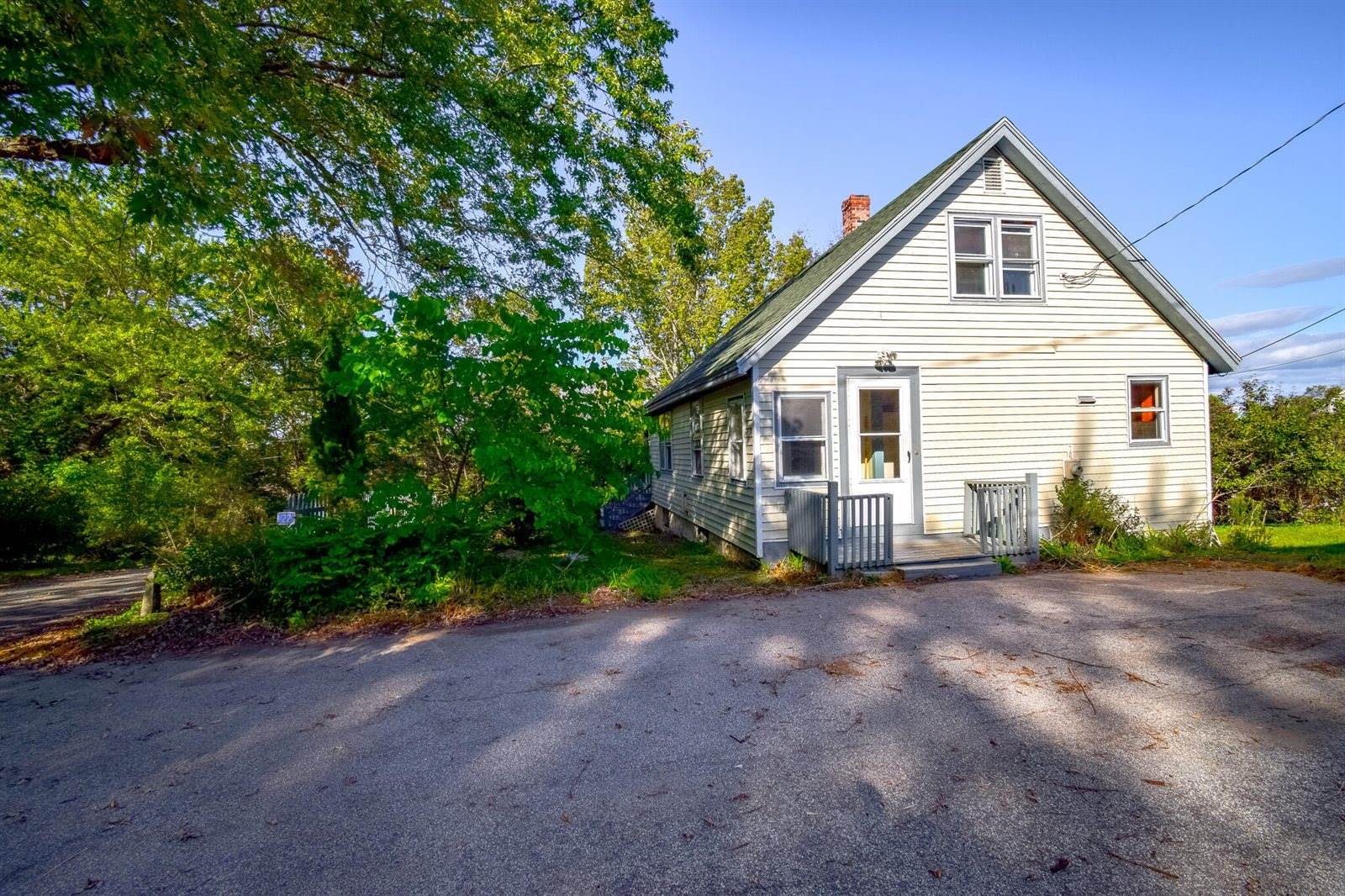 22 Maple Street, Verona Island, ME 04416