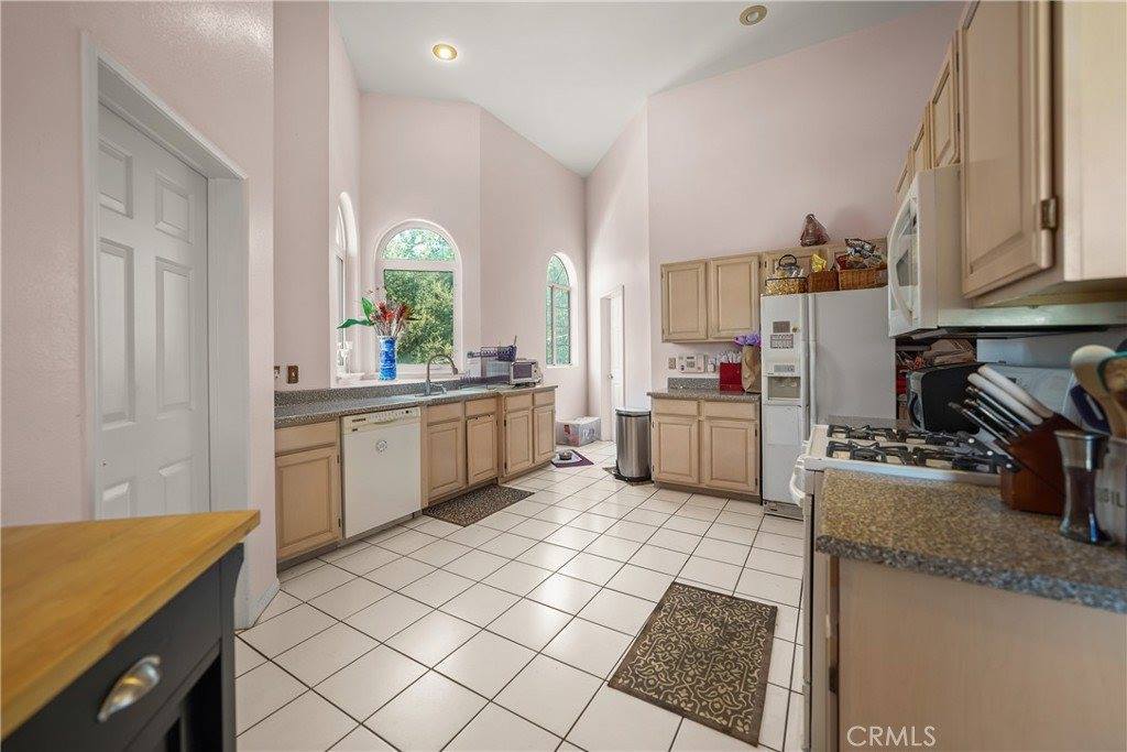 9765 Samoa Avenue, Tujunga, CA 91042